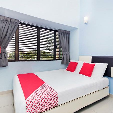 Oyo 220 Hotel Sri Maluri Куала-Лумпур Экстерьер фото
