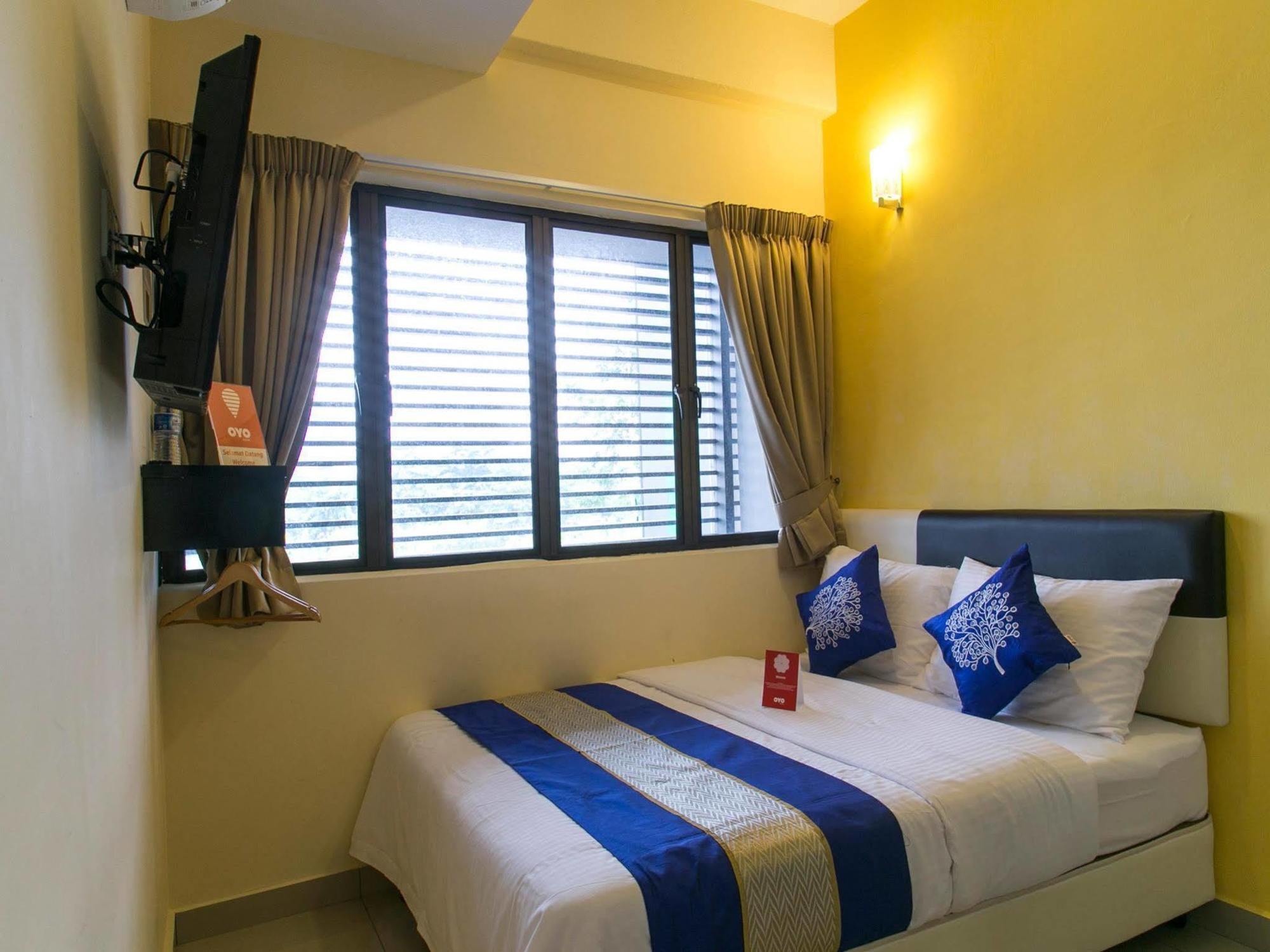 Oyo 220 Hotel Sri Maluri Куала-Лумпур Экстерьер фото