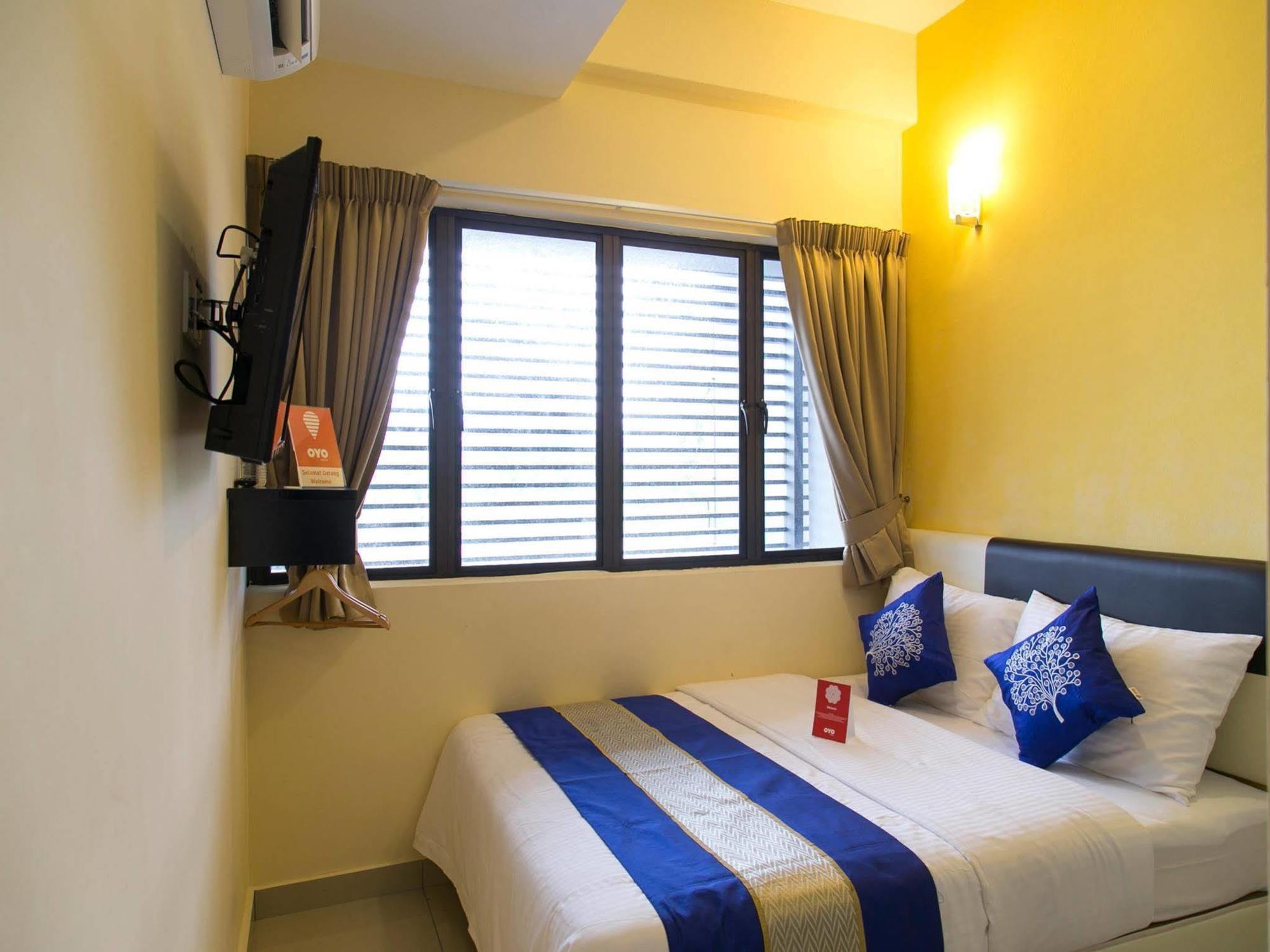 Oyo 220 Hotel Sri Maluri Куала-Лумпур Экстерьер фото