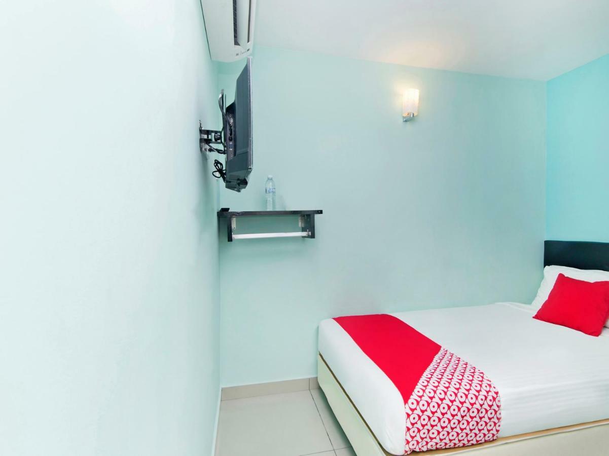 Oyo 220 Hotel Sri Maluri Куала-Лумпур Экстерьер фото