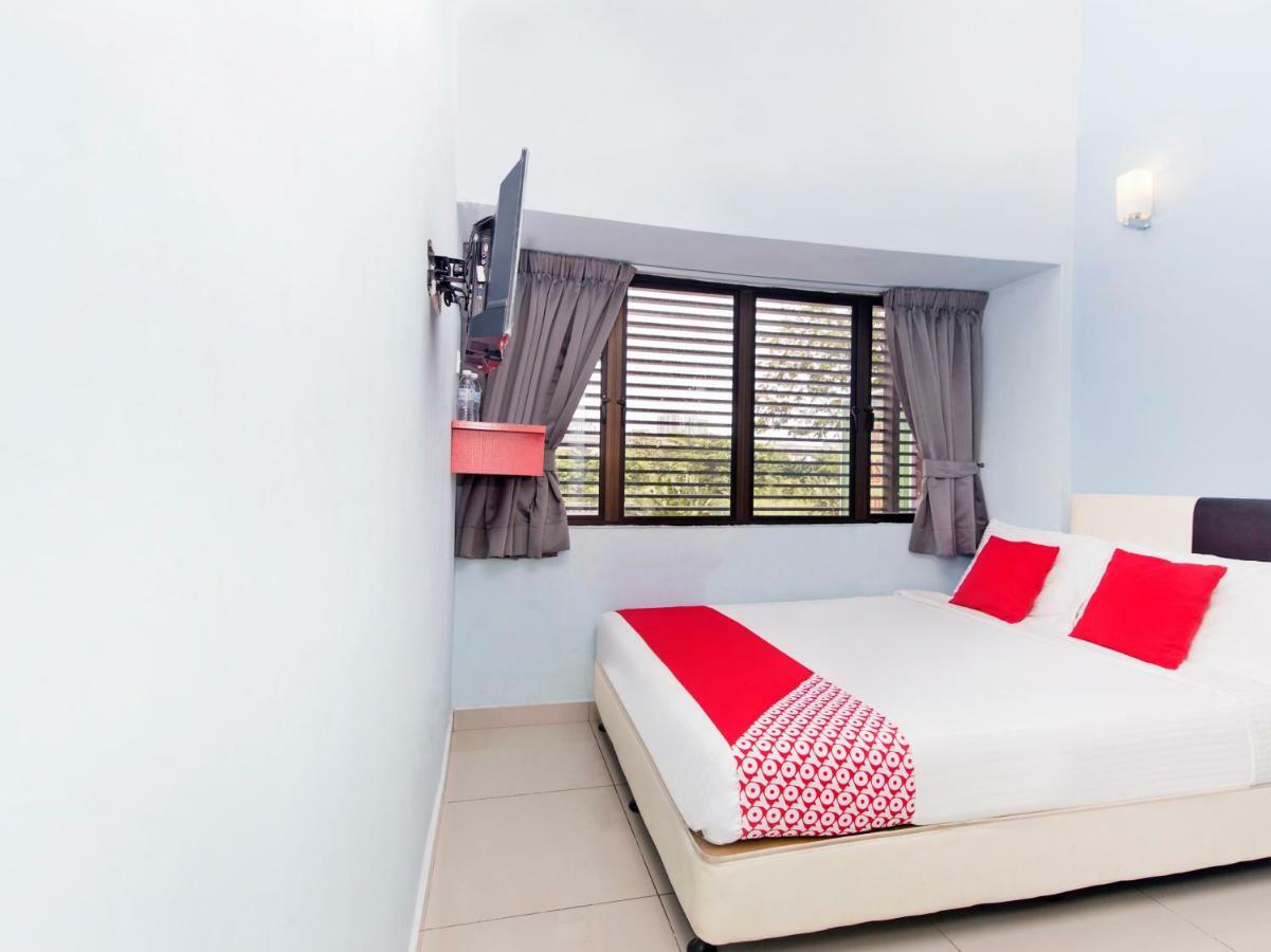Oyo 220 Hotel Sri Maluri Куала-Лумпур Экстерьер фото