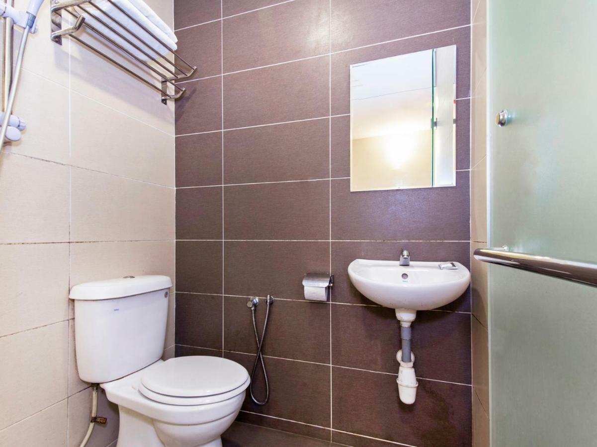 Oyo 220 Hotel Sri Maluri Куала-Лумпур Экстерьер фото