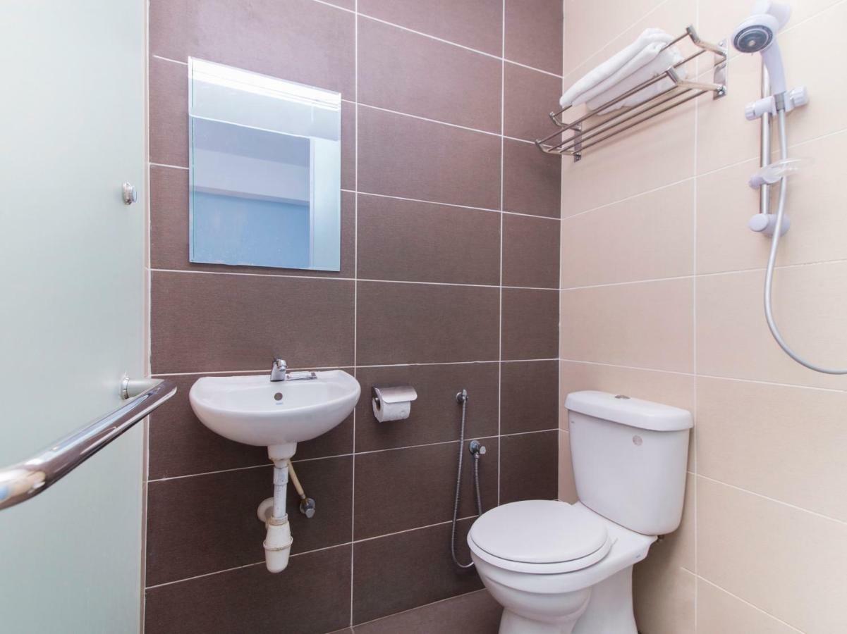Oyo 220 Hotel Sri Maluri Куала-Лумпур Экстерьер фото