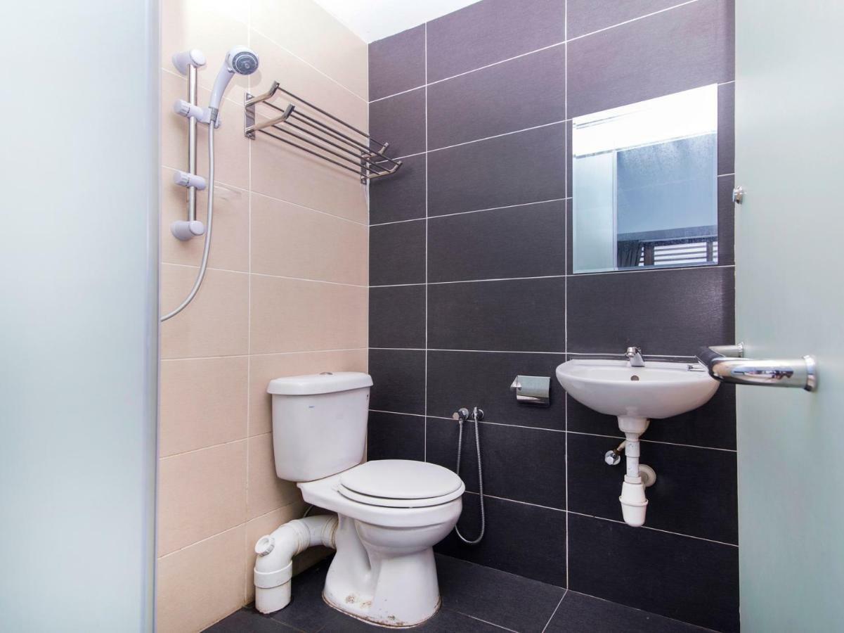 Oyo 220 Hotel Sri Maluri Куала-Лумпур Экстерьер фото