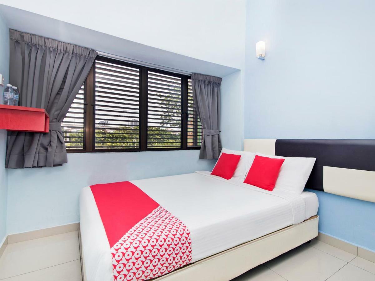 Oyo 220 Hotel Sri Maluri Куала-Лумпур Экстерьер фото