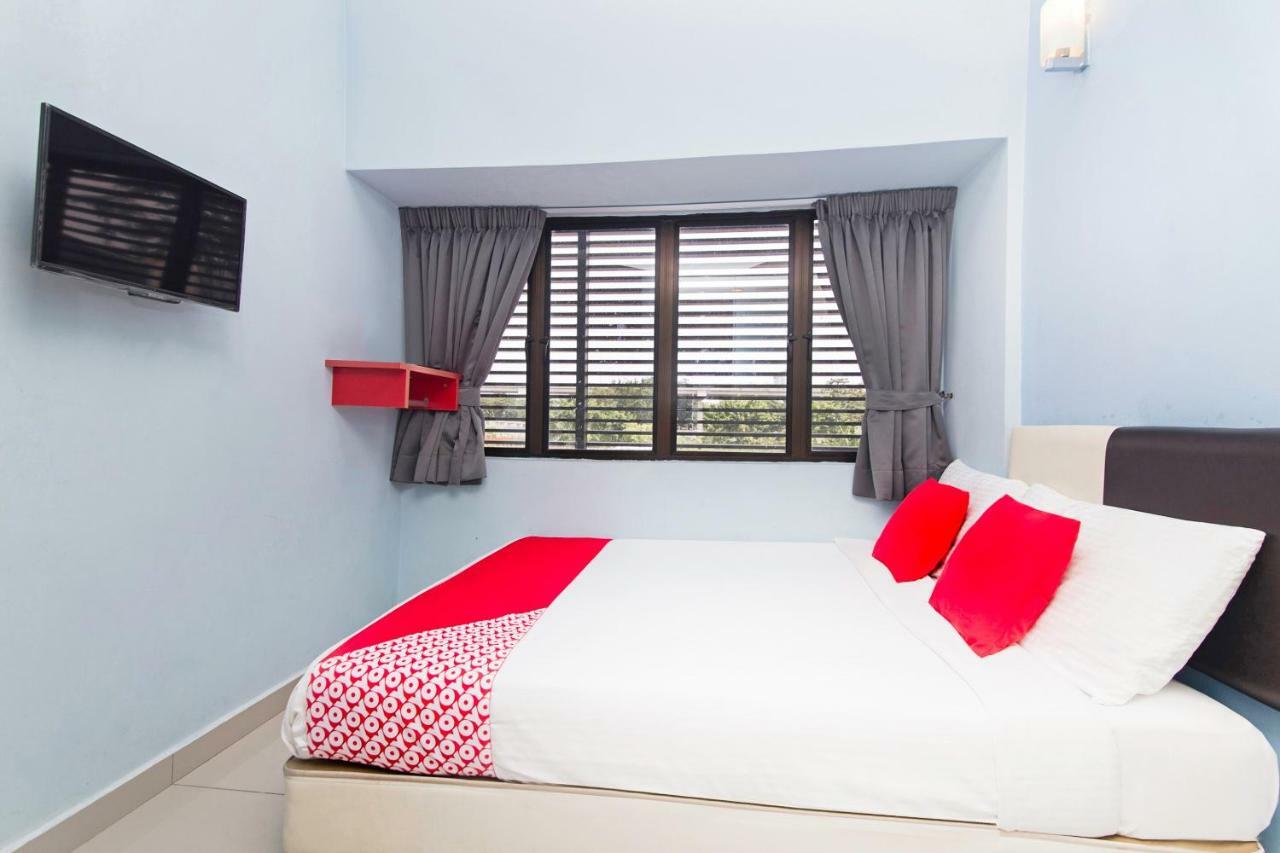 Oyo 220 Hotel Sri Maluri Куала-Лумпур Экстерьер фото