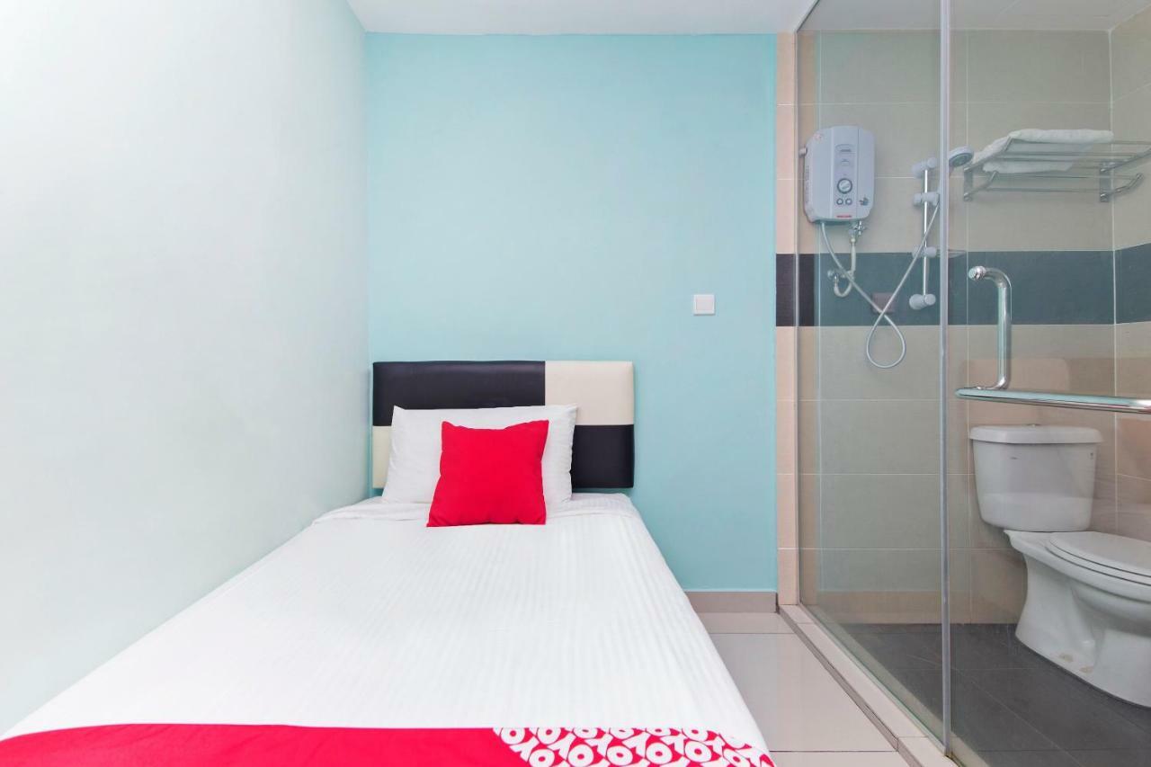 Oyo 220 Hotel Sri Maluri Куала-Лумпур Экстерьер фото