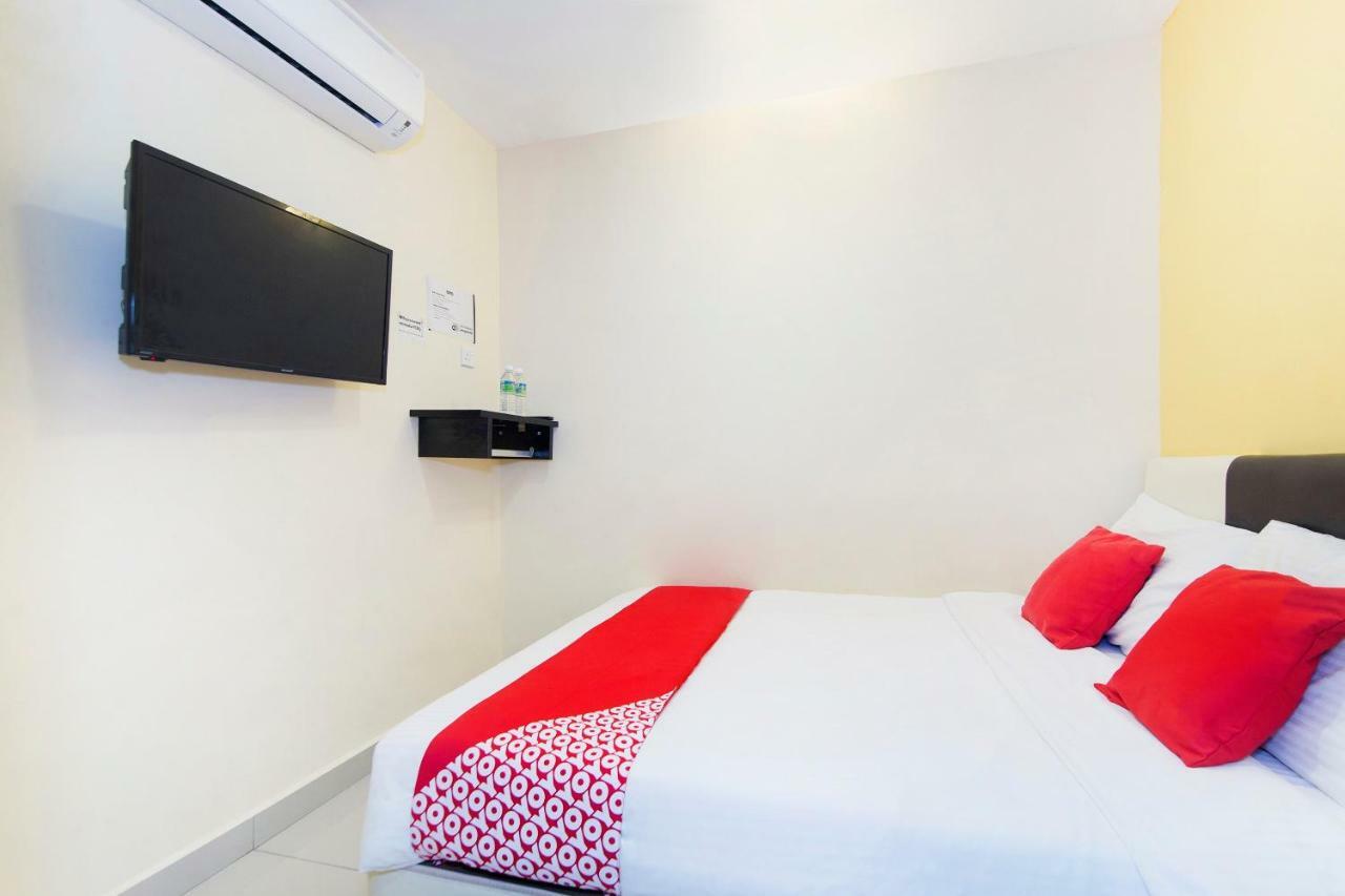 Oyo 220 Hotel Sri Maluri Куала-Лумпур Экстерьер фото