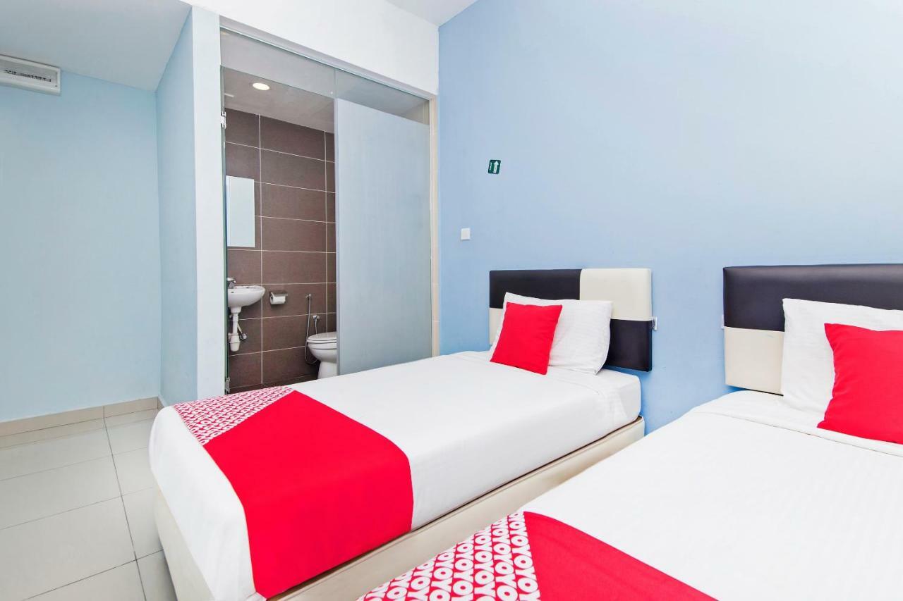 Oyo 220 Hotel Sri Maluri Куала-Лумпур Экстерьер фото