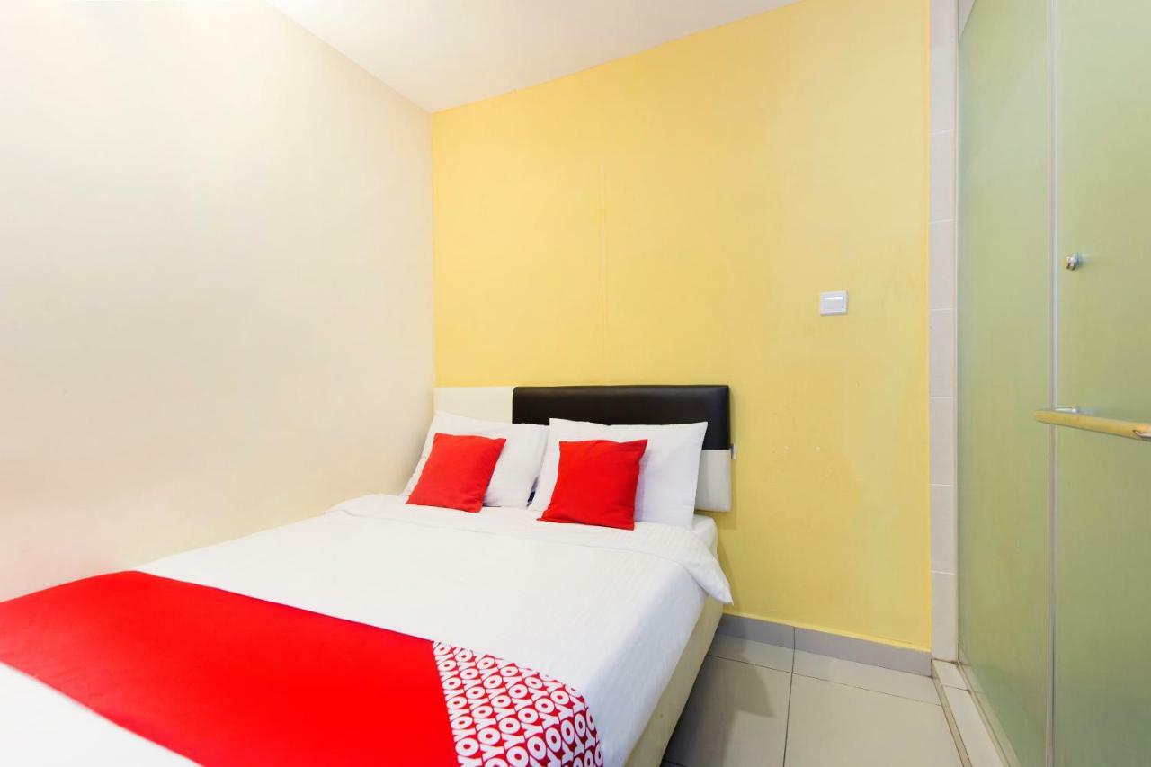 Oyo 220 Hotel Sri Maluri Куала-Лумпур Экстерьер фото
