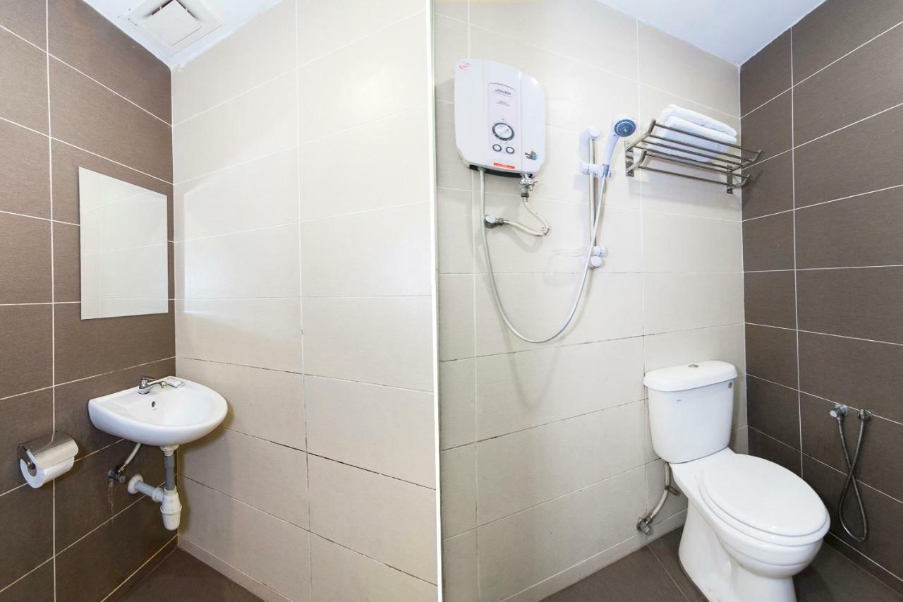 Oyo 220 Hotel Sri Maluri Куала-Лумпур Экстерьер фото