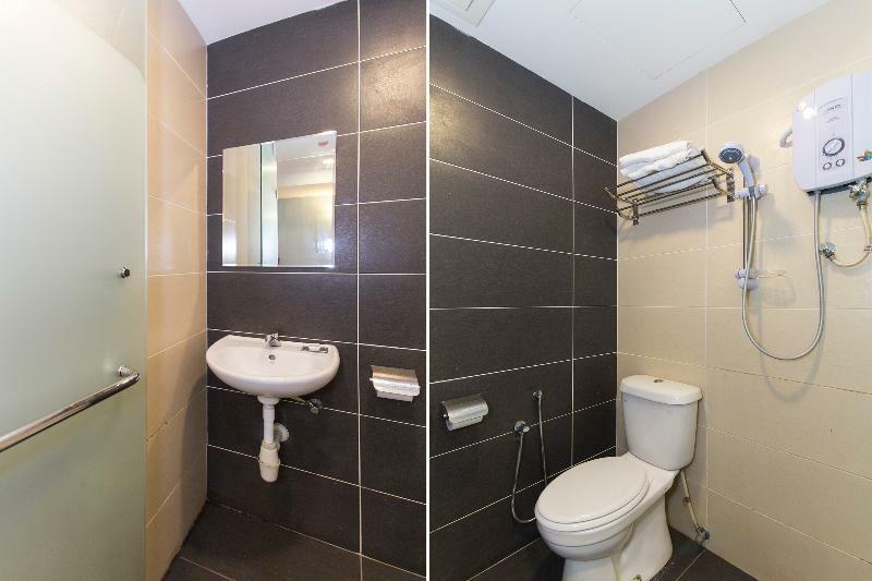 Oyo 220 Hotel Sri Maluri Куала-Лумпур Экстерьер фото